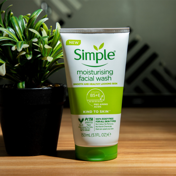 Simple Kind to Skin Moisturising Facial Wash 150ml - Image 2